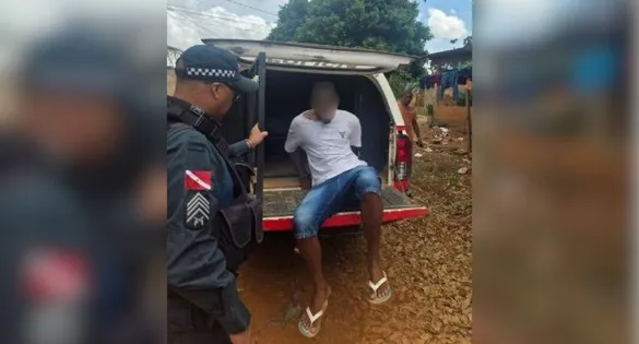 Lucas Manoel Souza da Silva, de 19 anos, foi preso sob a acusação de lesão corporal contra o pai, de 58 anos.