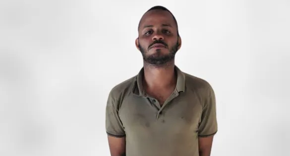 Reynan Viana de Souza, de 25 anos, foi surpreendido por atirador em motocicleta; polícia encontrou entorpecentes na mão da vítima.