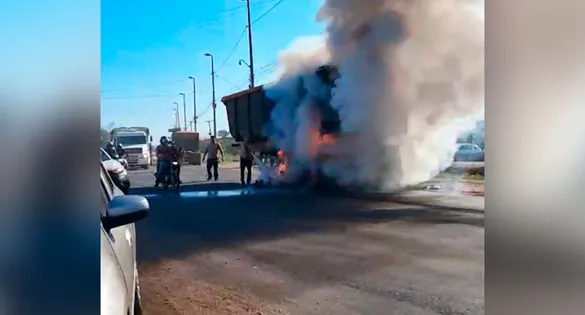 Local do acidente próximo à ponte de São Félix, em Marabá, onde a motocicleta pegou fogo sob a carreta.