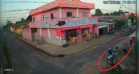Imagem ilustrativa da notícia Dupla de moto assalta morador na porta de casa em plena luz do dia