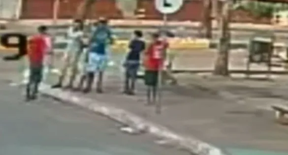 Queila Rocha de Lima, de 37 anos, foi atingida nas costas após discussão; suspeito fugiu a pé e é procurado.