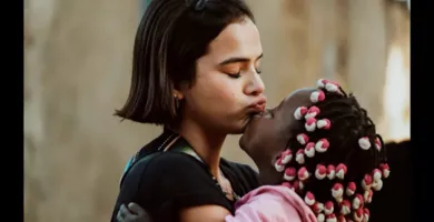 Imagem ilustrativa da notícia Influenciador elogia Bruna Marquezine e expõe 'poverty porn'