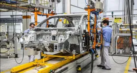 Imagem ilustrativa da notícia Montadora de veículos cortará 50 mil empregos até 2030