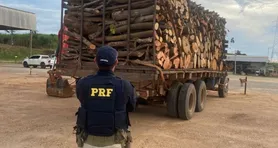 Imagem ilustrativa da notícia PRF apreende 35 m³ de madeira ilegal na BR-155 em Eldorado dos Carajás