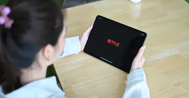 Imagem ilustrativa da notícia Justiça autoriza Netflix a cobrar taxa por compartilhamento de senhas