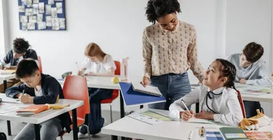 Imagem ilustrativa da notícia Projeção aponta reajuste com ganho real para professores em 2026