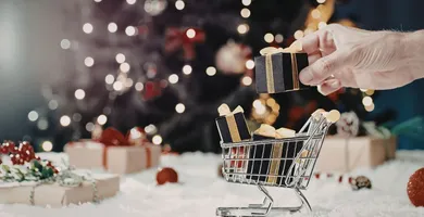 Imagem ilustrativa da notícia Comércio de rua e shoppings operam em horário ampliado neste fim de semana