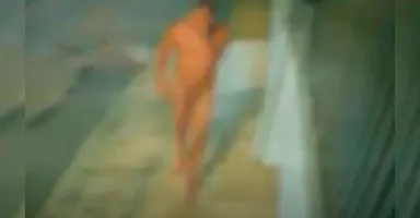 Imagem ilustrativa da notícia 'Peladão misterioso' volta a atacar e causa pânico em moradoras