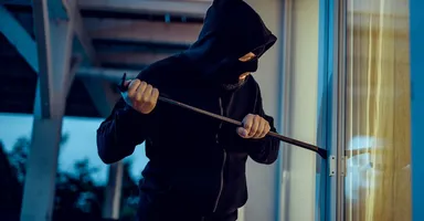 Imagem ilustrativa da notícia Menino de 12 anos pula janela e ajuda polícia a prender assaltante nos EUA